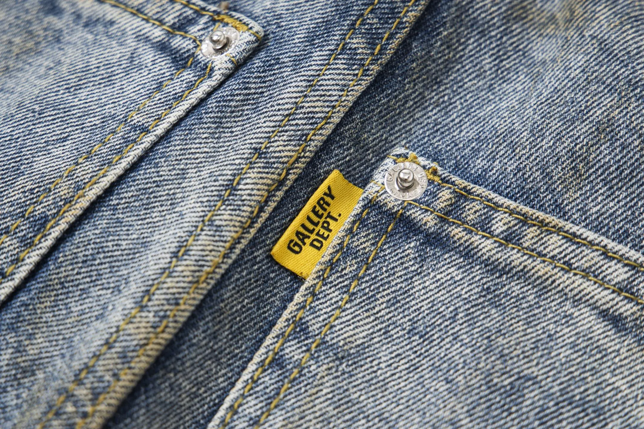 #8179 P260💰 GALLERY DEPT. Vintage splash-ink hole-cut logging, spray-dirty mud-dyed loose washed jeans - truly restore the ultimate texture of Vintage - original hardware accessories washed and other elevators, QR code analysis are all purchased from the original factory, high degree of restoration, you are welcome to compare with a certain product ~ - Three-dimensional version Loose and comfortable, not picky about the figure, tall and slim, factory Seiko, original quality control, same style for men and women, can be matched with couples, versatile recommendation Essential jeans for all seasons - sizes: 28 30 32 34 36